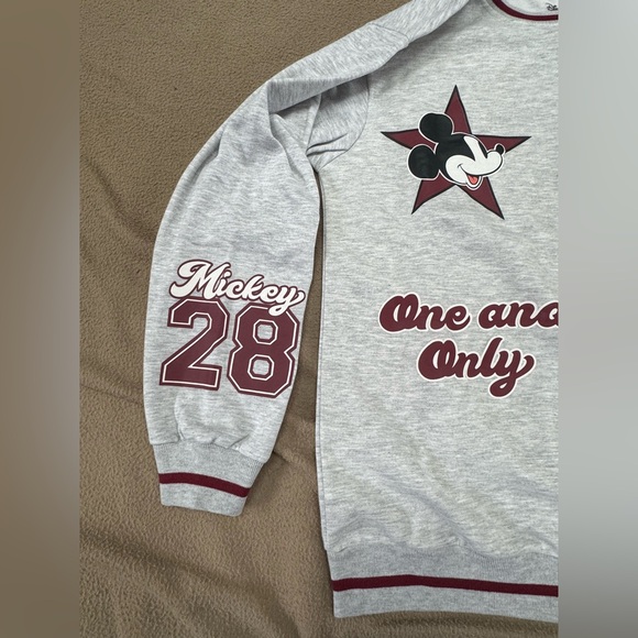 NWOT Mickey Mouse Sweater Size M - Picture 4 of 7